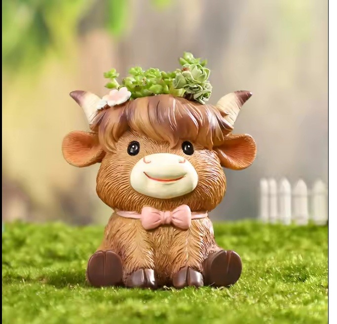 Creative ROOGOResin Eco-Friendly Scottish Highland Cattle Succulent Planter Floor Ornament with Drainage Hole for Balcony Garden